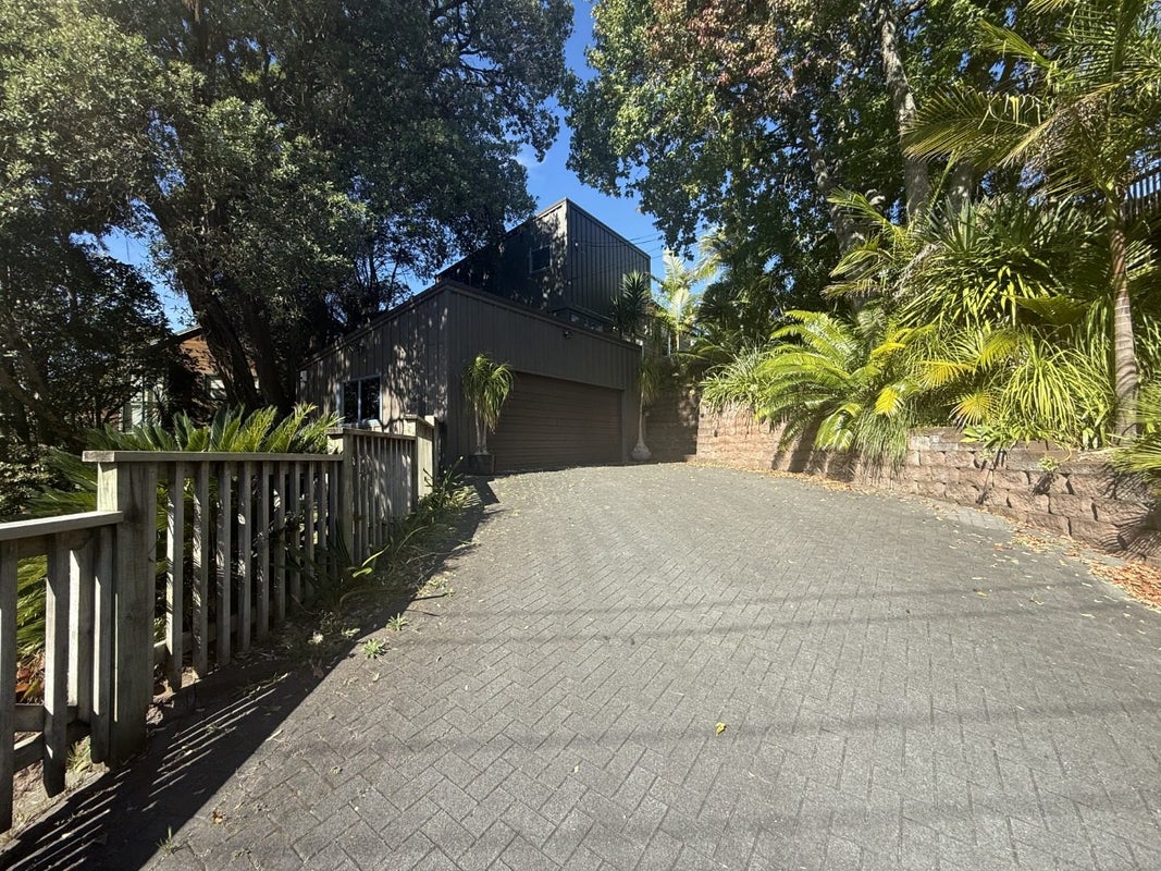 8 Pah Road, Cockle Bay, Auckland - Carousel 1
