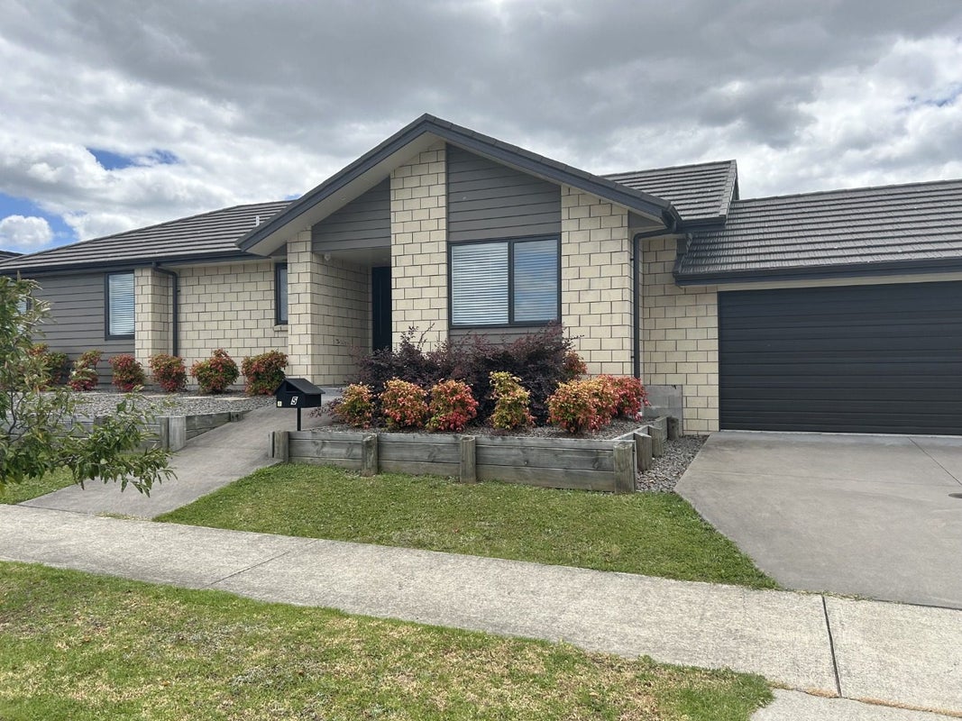 5 Mary Place, Pyes Pa, Tauranga - Carousel 1