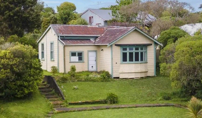 190 Newlands Road, Newlands, Wellington - Carousel 1