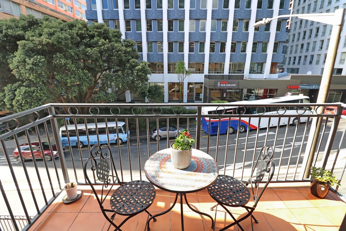 2E/154 The Terrace, Wellington Central, Wellington - Carousel 1