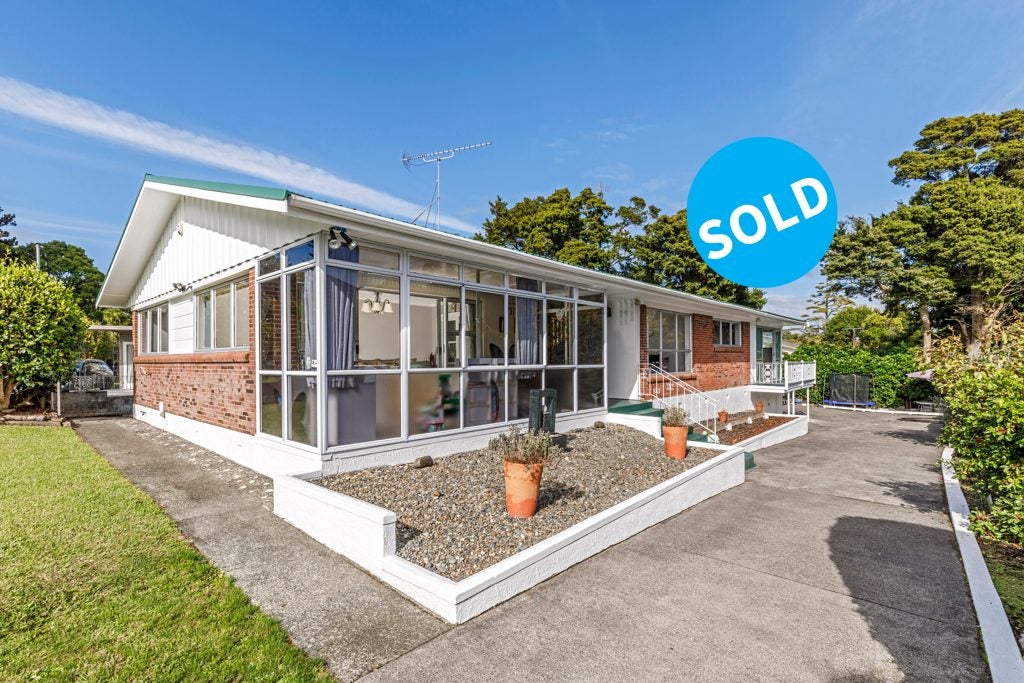 14 Dennis Avenue, Hillpark, Auckland - Carousel 1