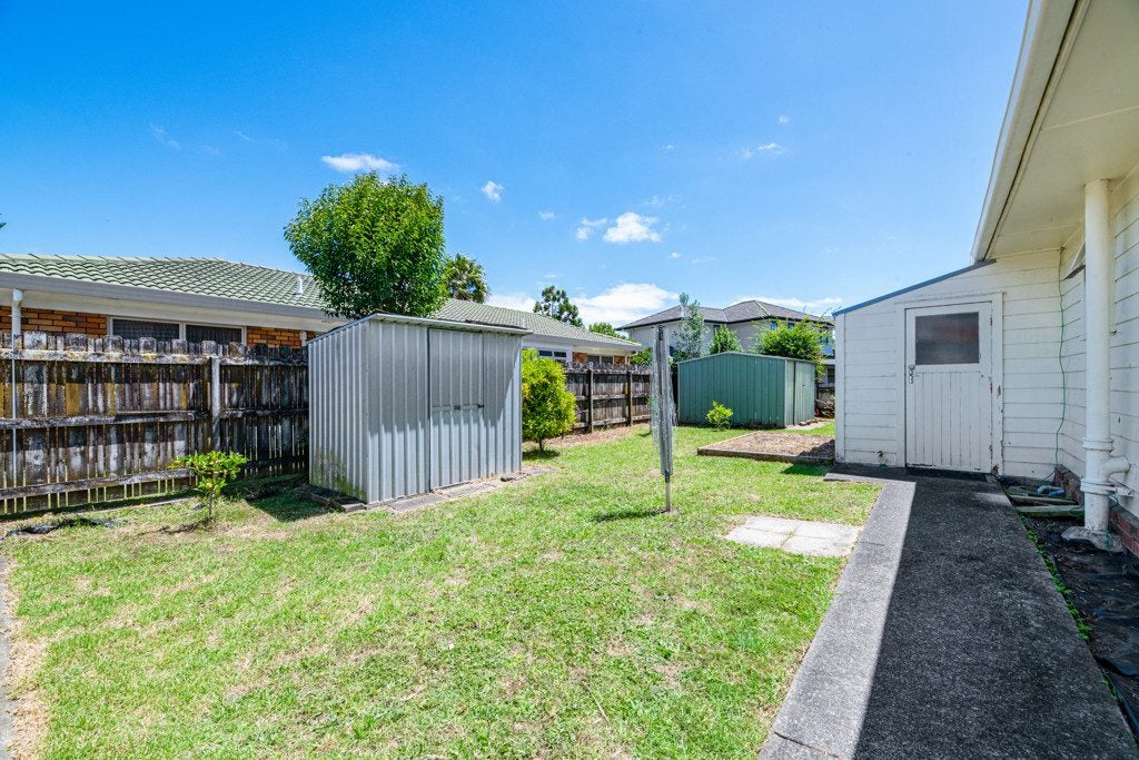 18 Duncan Avenue, Te Atatu South, Auckland - Carousel 2