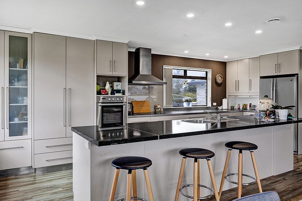 20 Chartwell Drive, Eltham, Eltham - Carousel 2