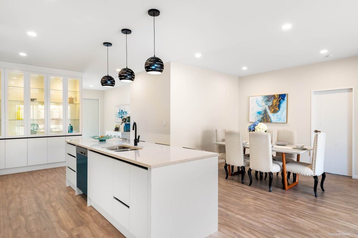 2 Jeroboam Loop, Kumeu - Carousel 1