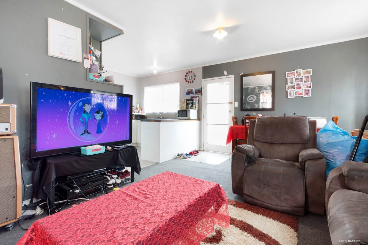 1/16 Sandra Avenue, Otara, Auckland - Carousel 1