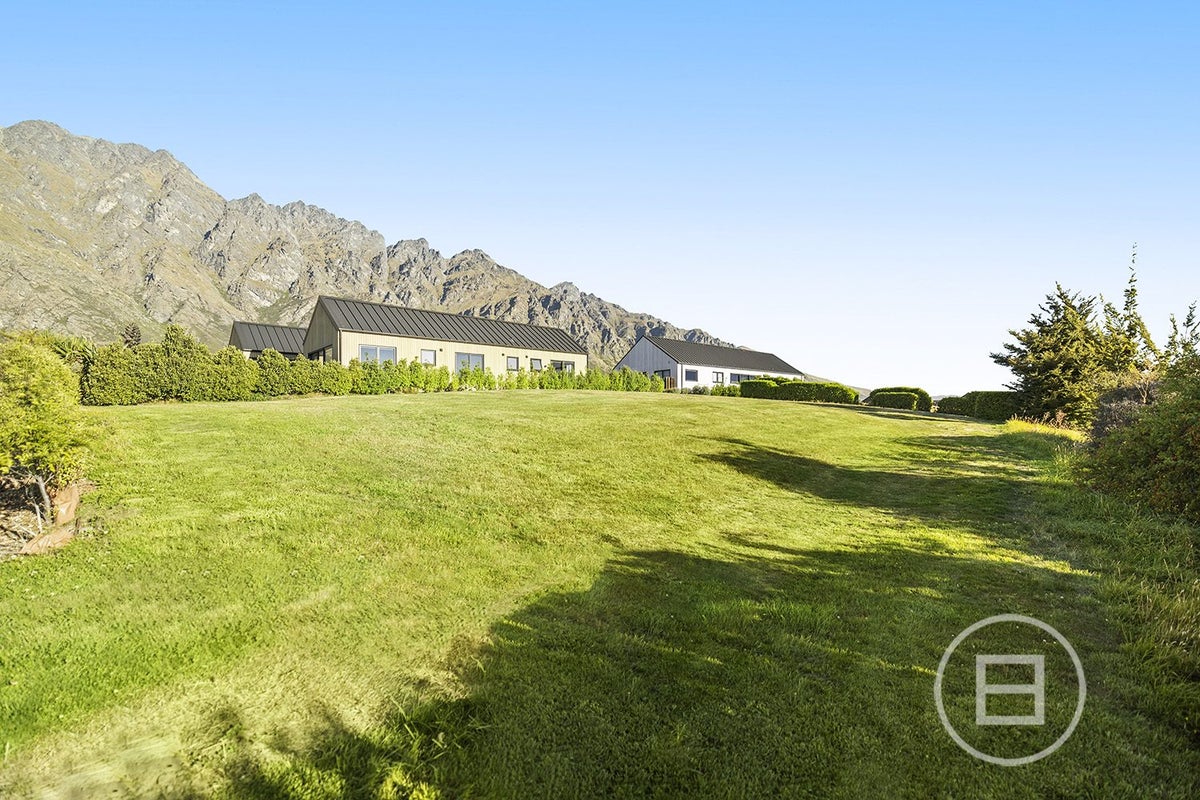 21 Cunninghams Drive, Jacks Point, Queenstown - Carousel 2