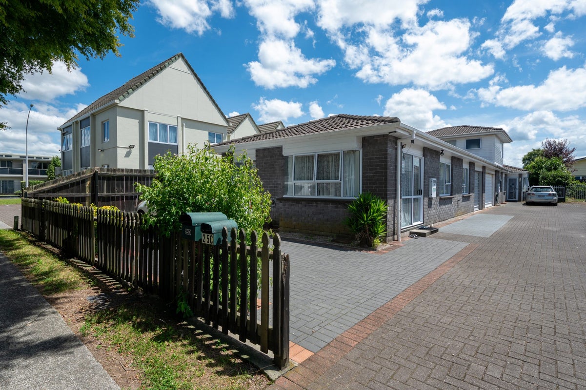 25D Eason Street, Victoria, Rotorua - Carousel 1