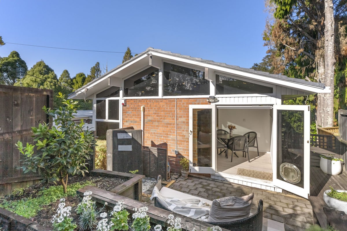 200 Godley Road, Titirangi, Auckland - Carousel 1