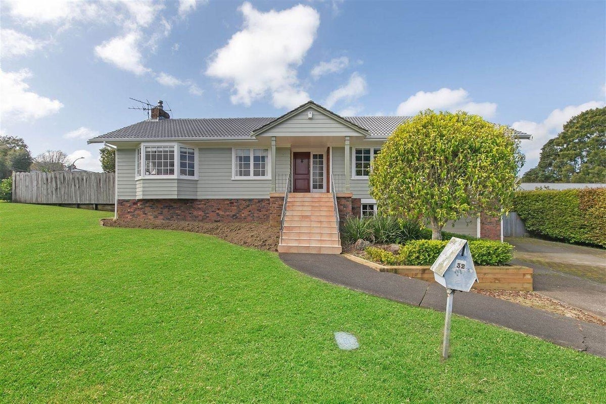 32 Finnerty Avenue, Howick, Auckland - Carousel 1