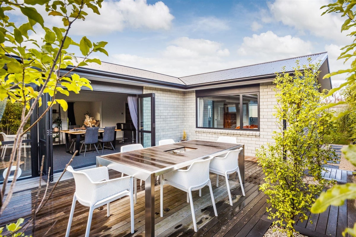 26 Serenity Crescent, Kelvin Grove, Palmerston North - Carousel 1