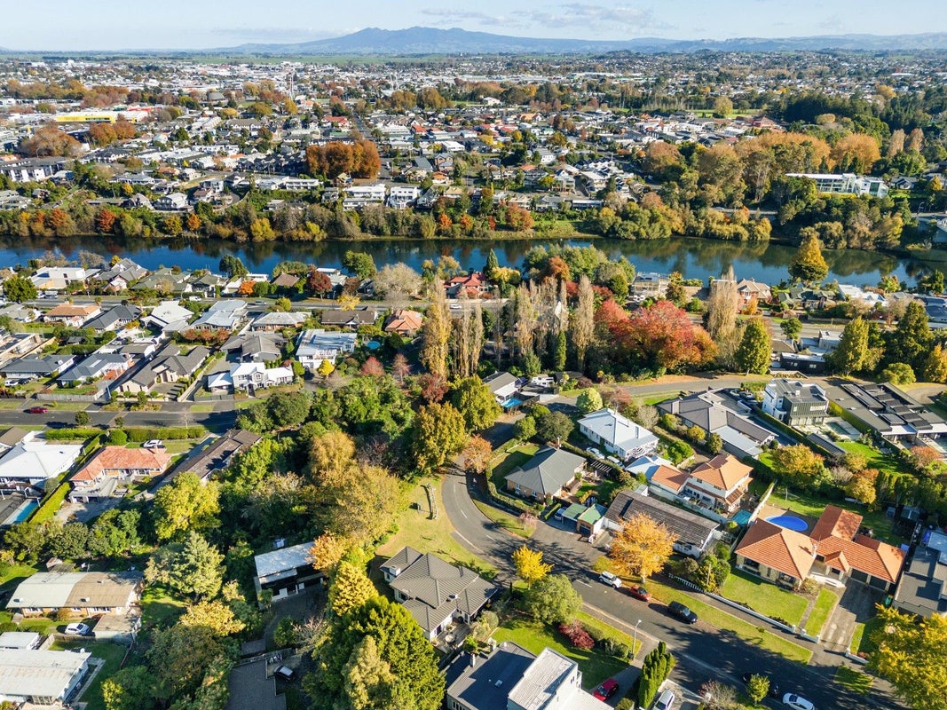 6 Anson Avenue, Fairfield, Hamilton - Carousel 3