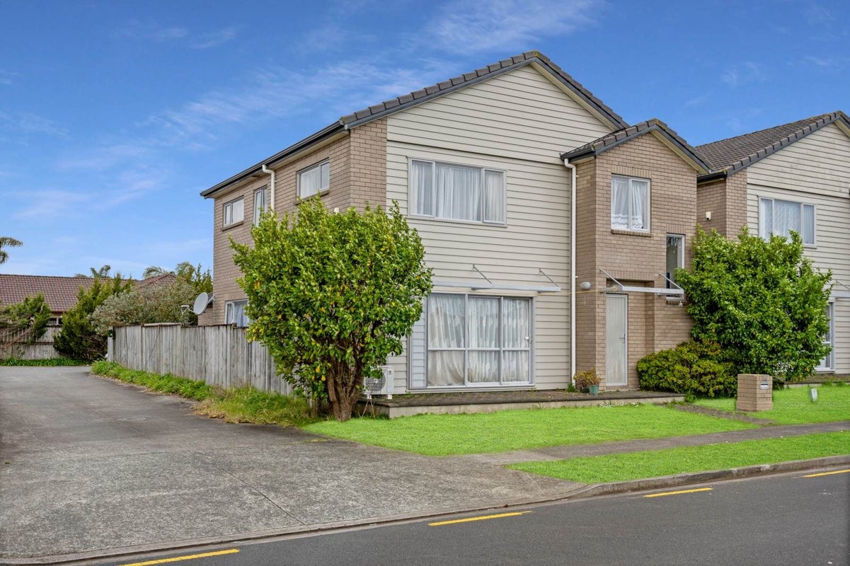 34 Salford Crescent, Flat Bush, Auckland - Carousel 1