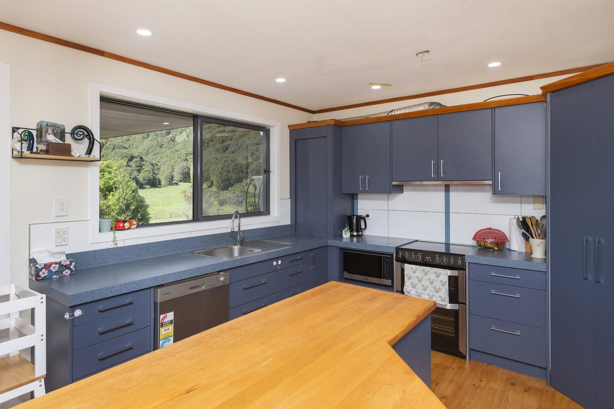 214 Ormond Valley Road, Ormond, Gisborne - Carousel 2
