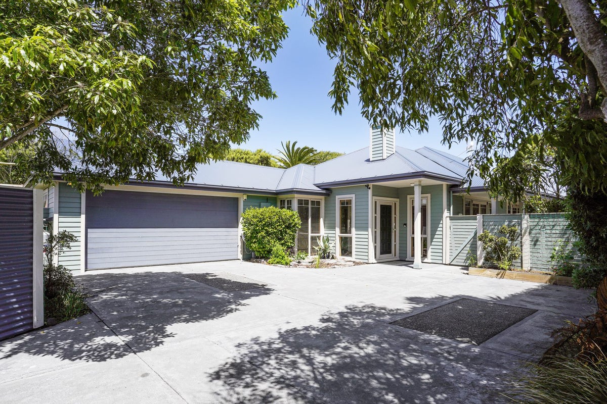 222 Estuary Road, South New Brighton, Christchurch - Carousel 1