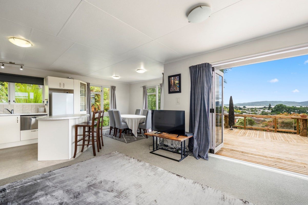 10 Takahe Place, Selwyn Heights, Rotorua - Carousel 2