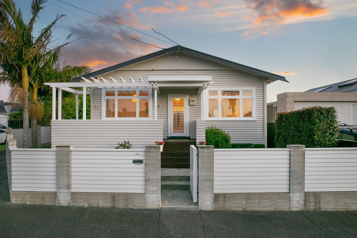 88 Walker Road, Point Chevalier, Auckland - Carousel 1