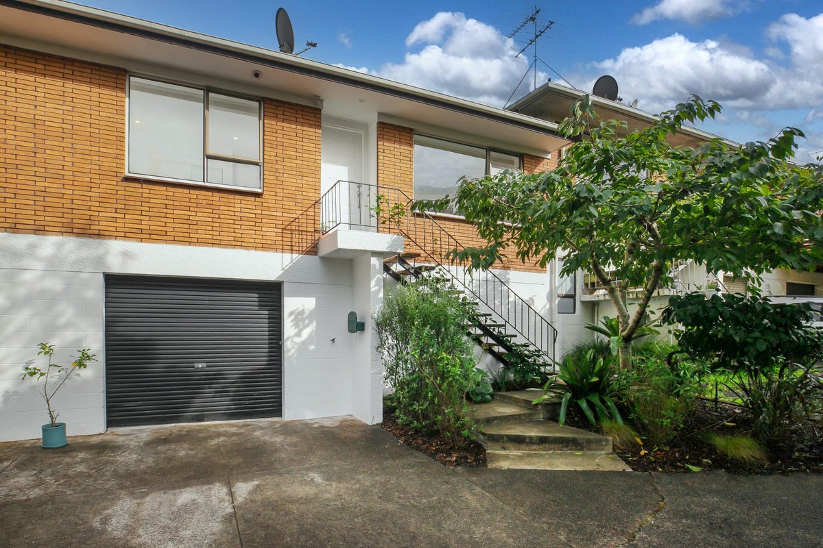 6/6 Miro Street, New Lynn, Auckland - Carousel 1