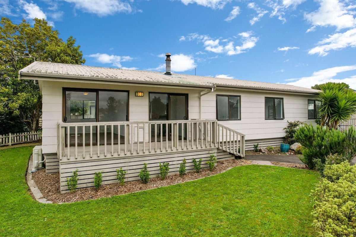 10 Camellia Drive, Ngongotaha, Rotorua - Carousel 1