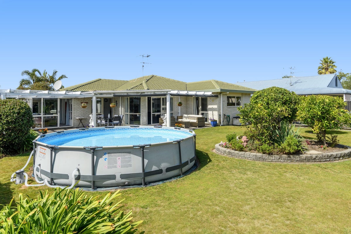 5 Ocean Crest, Papamoa Beach, Papamoa - Carousel 1
