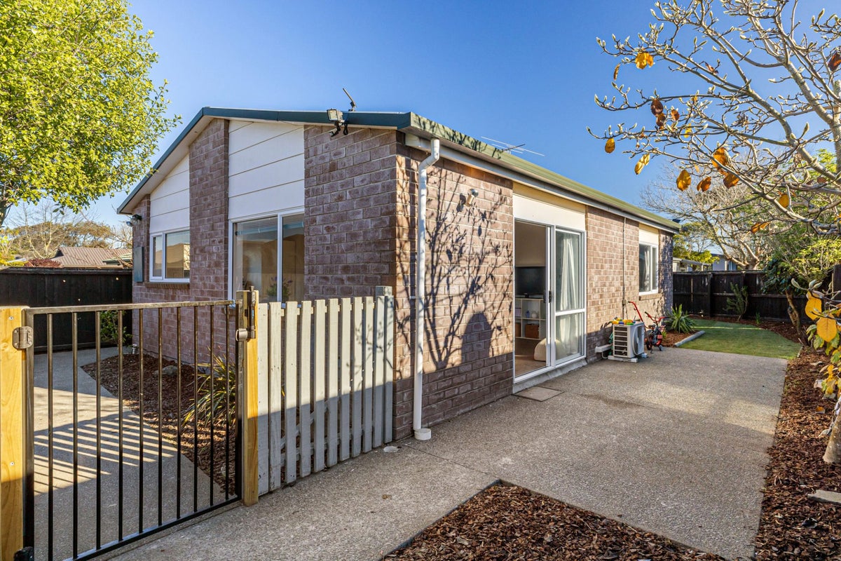39C Bassett Street, Burwood, Christchurch - Carousel 1