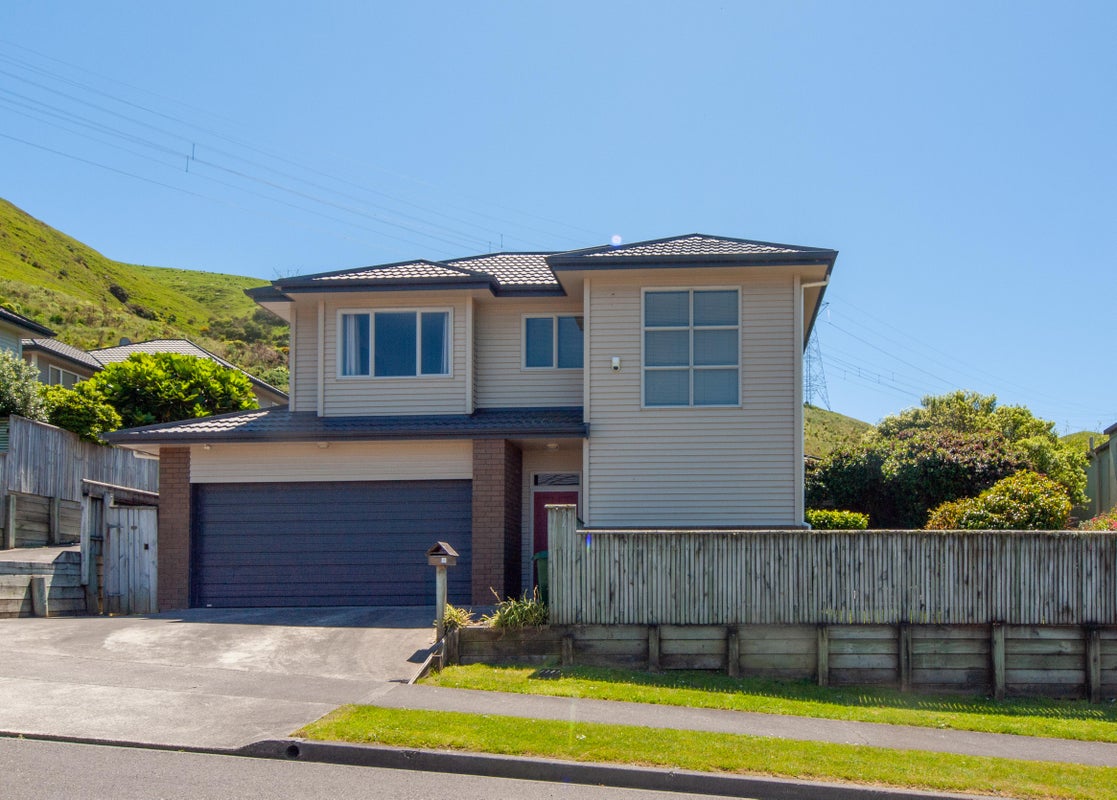 4 Erlestoke Crescent, Churton Park, Wellington - Carousel 1