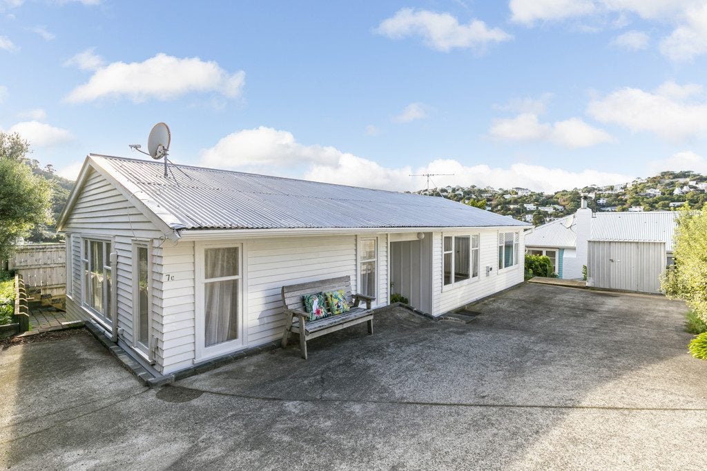 7C Camperdown Road, Miramar, Wellington - Carousel 1