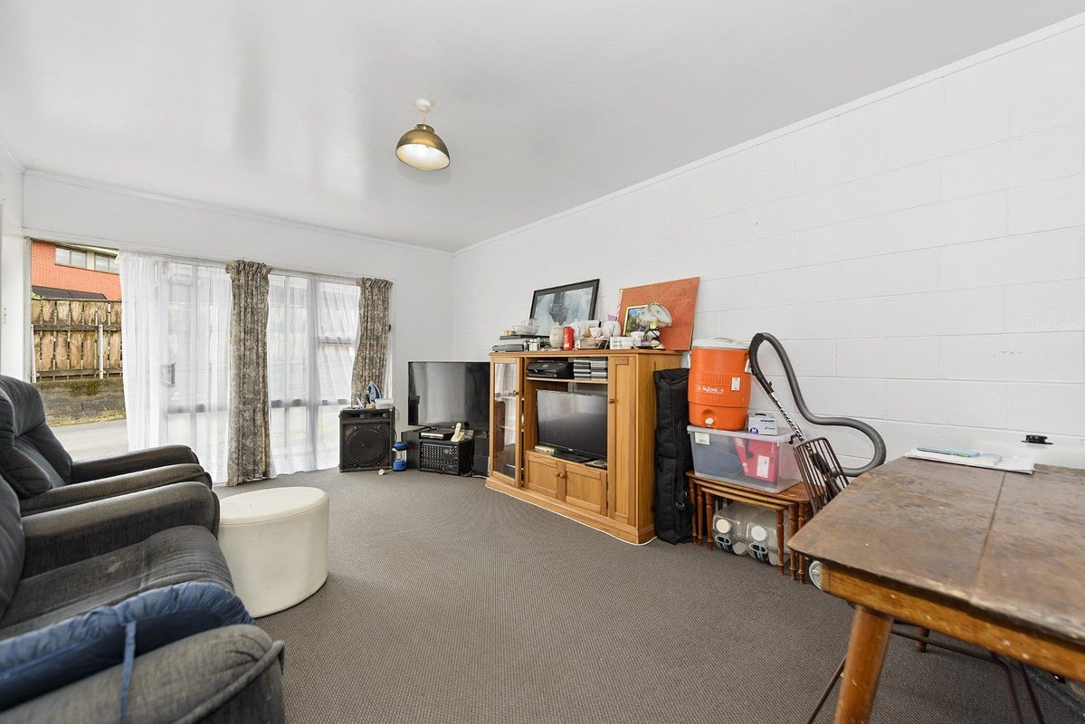 25A Resthill Crescent, Glenview, Hamilton - Carousel 2