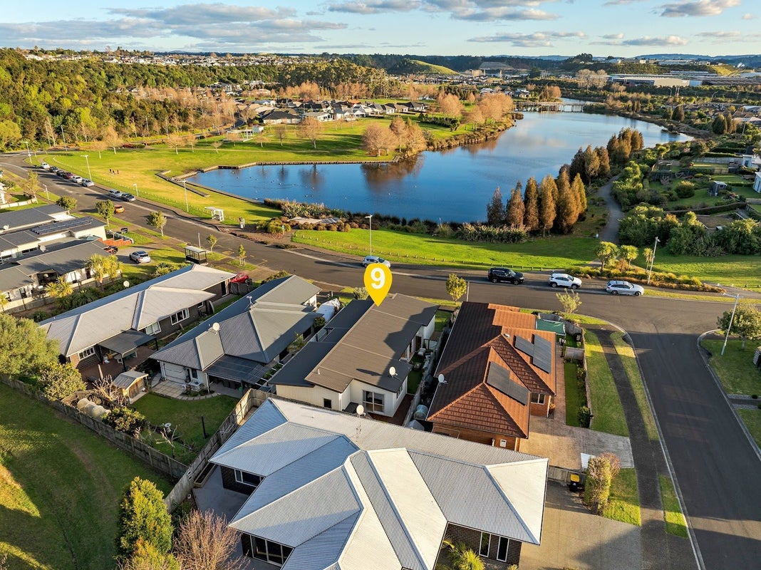 9 Lakeview Quay, Pyes Pa, Tauranga - Carousel 1