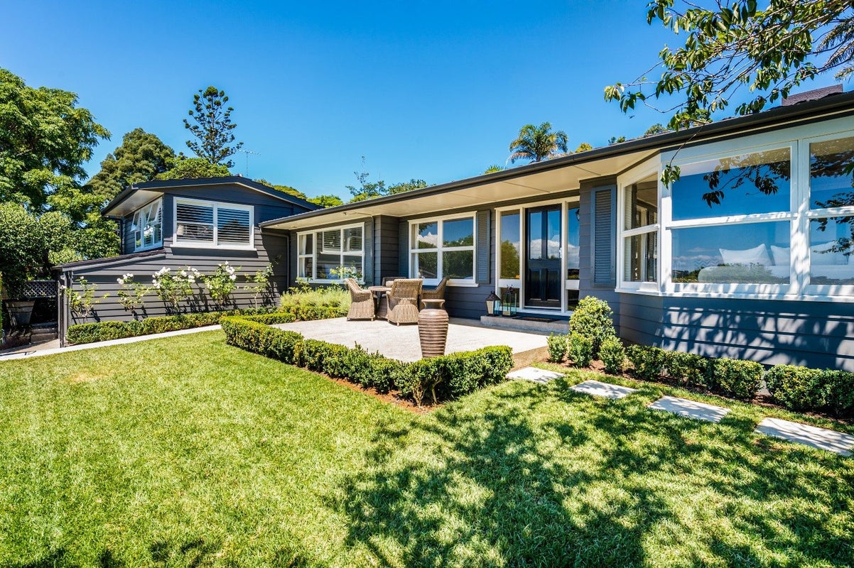 30 Lake View Road, Takapuna, Auckland - Carousel 1