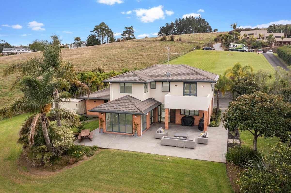 125 Polo Prince Drive, Totara Park, Auckland - Carousel 1