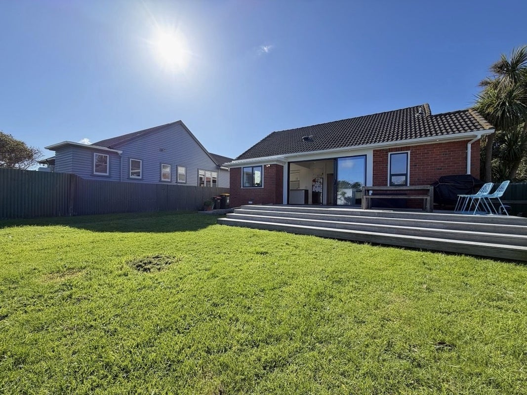 25 Pirie Crescent, Moera, Lower Hutt - Carousel 1