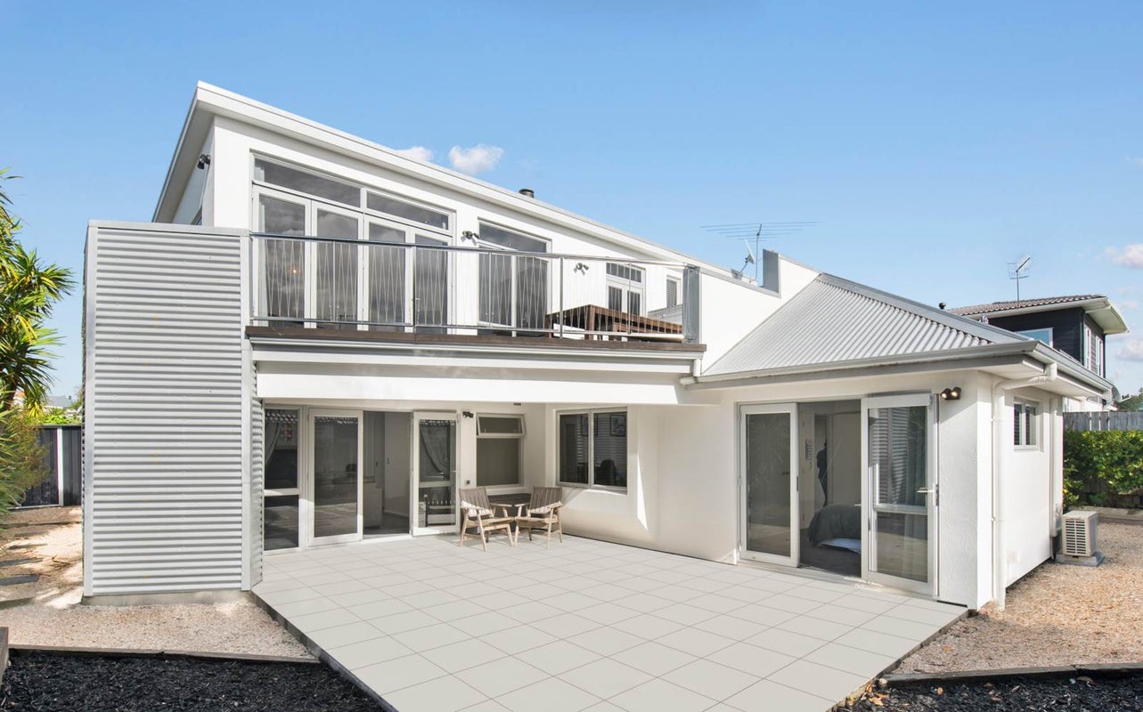 9A Park Avenue, Northcote, Auckland - Carousel 1