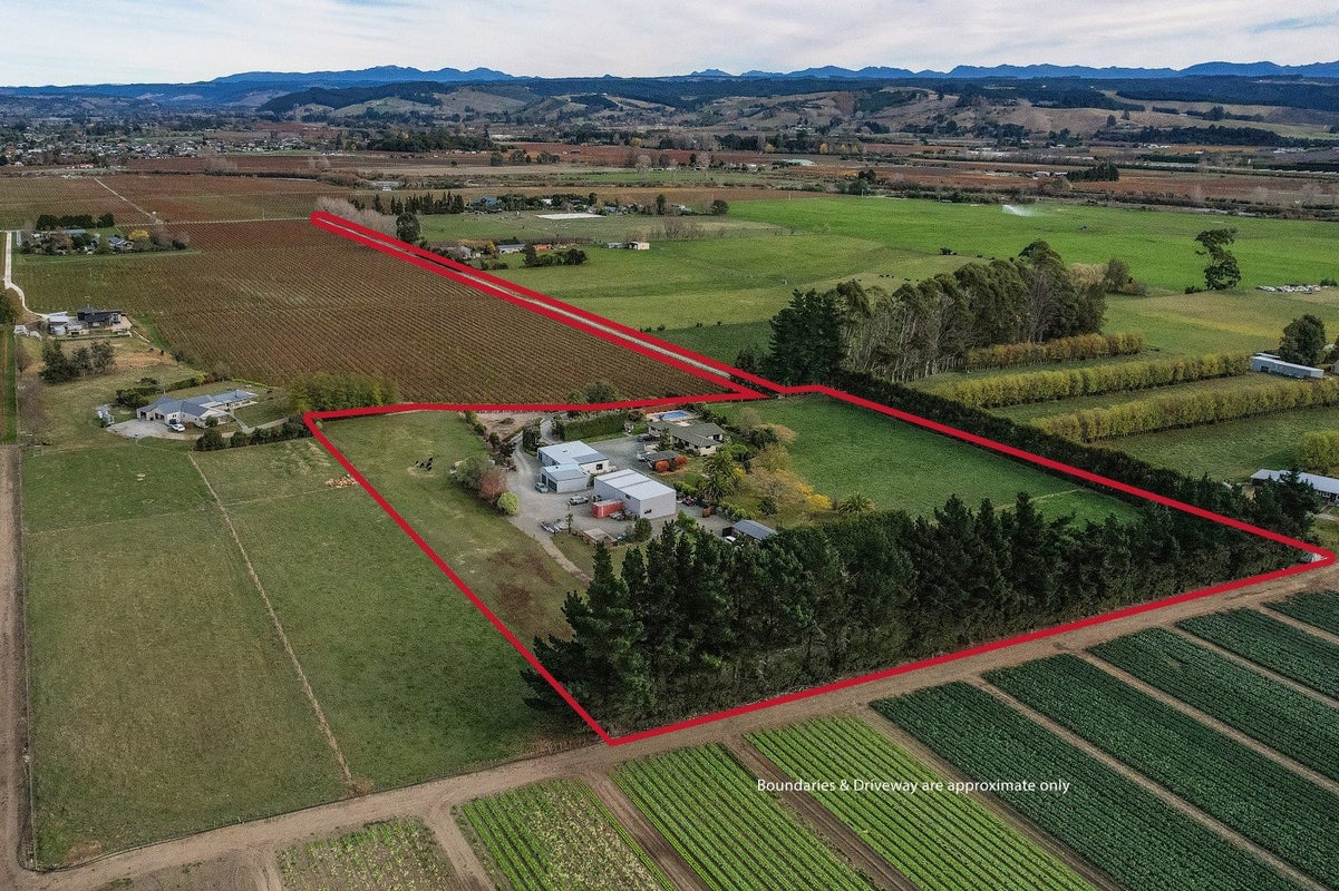 90 Clover Road West, Hope, Richmond - Carousel 1