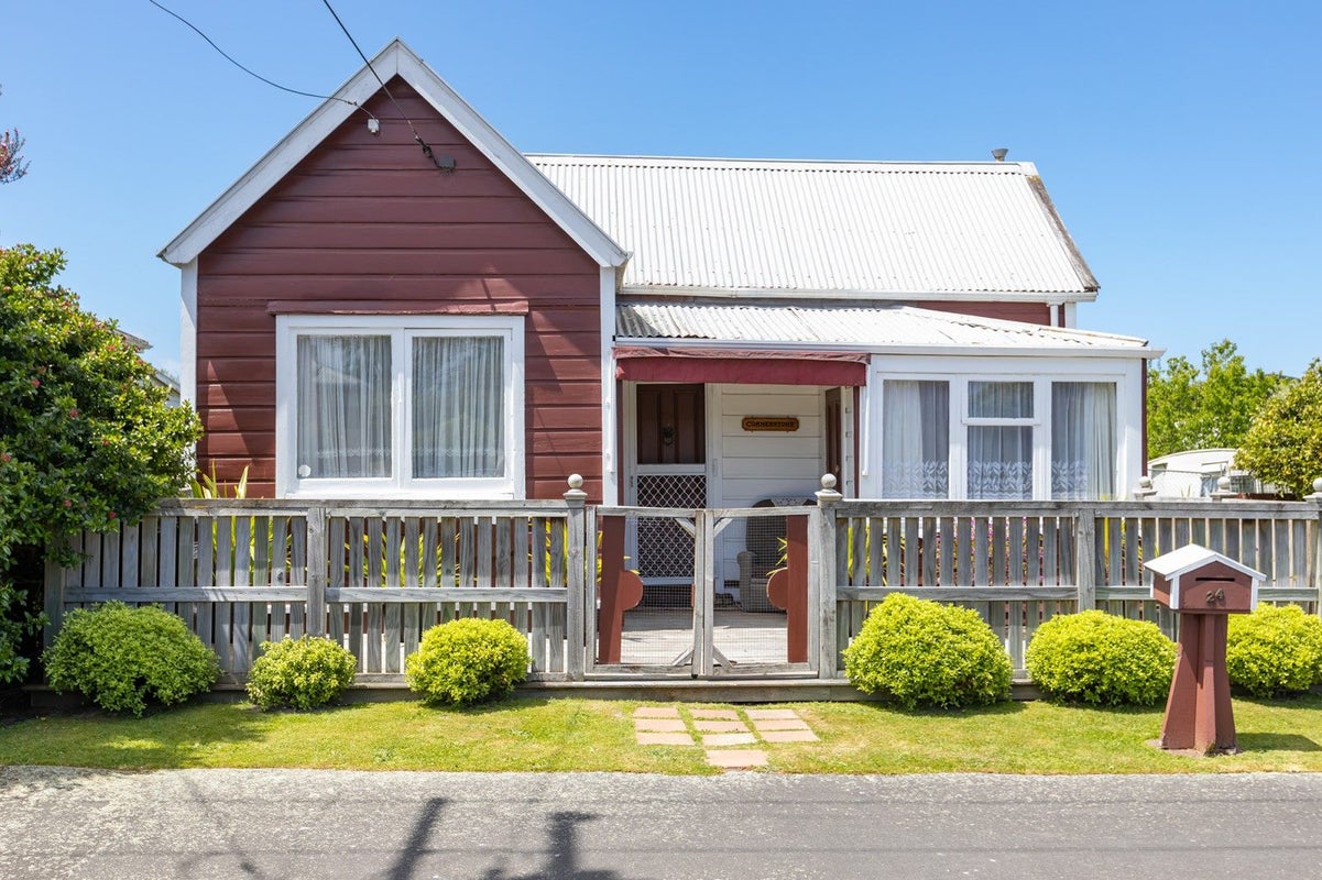 24 Wrigley Street, Masterton, Masterton - Carousel 1