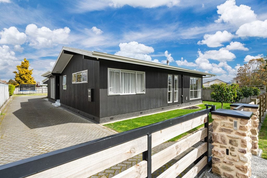 9 Charles Crescent, Rainbow Point, Taupo - Carousel 2