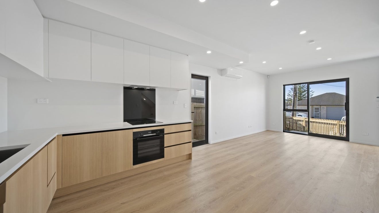 22 Adamson Road, Flat Bush, Auckland - Carousel 1