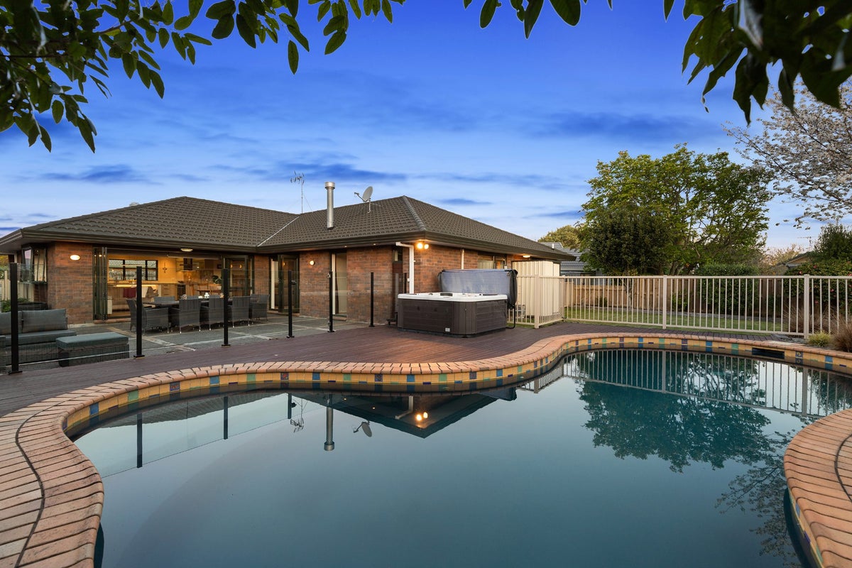 4 Farnah Green, Flagstaff, Hamilton - Carousel 1