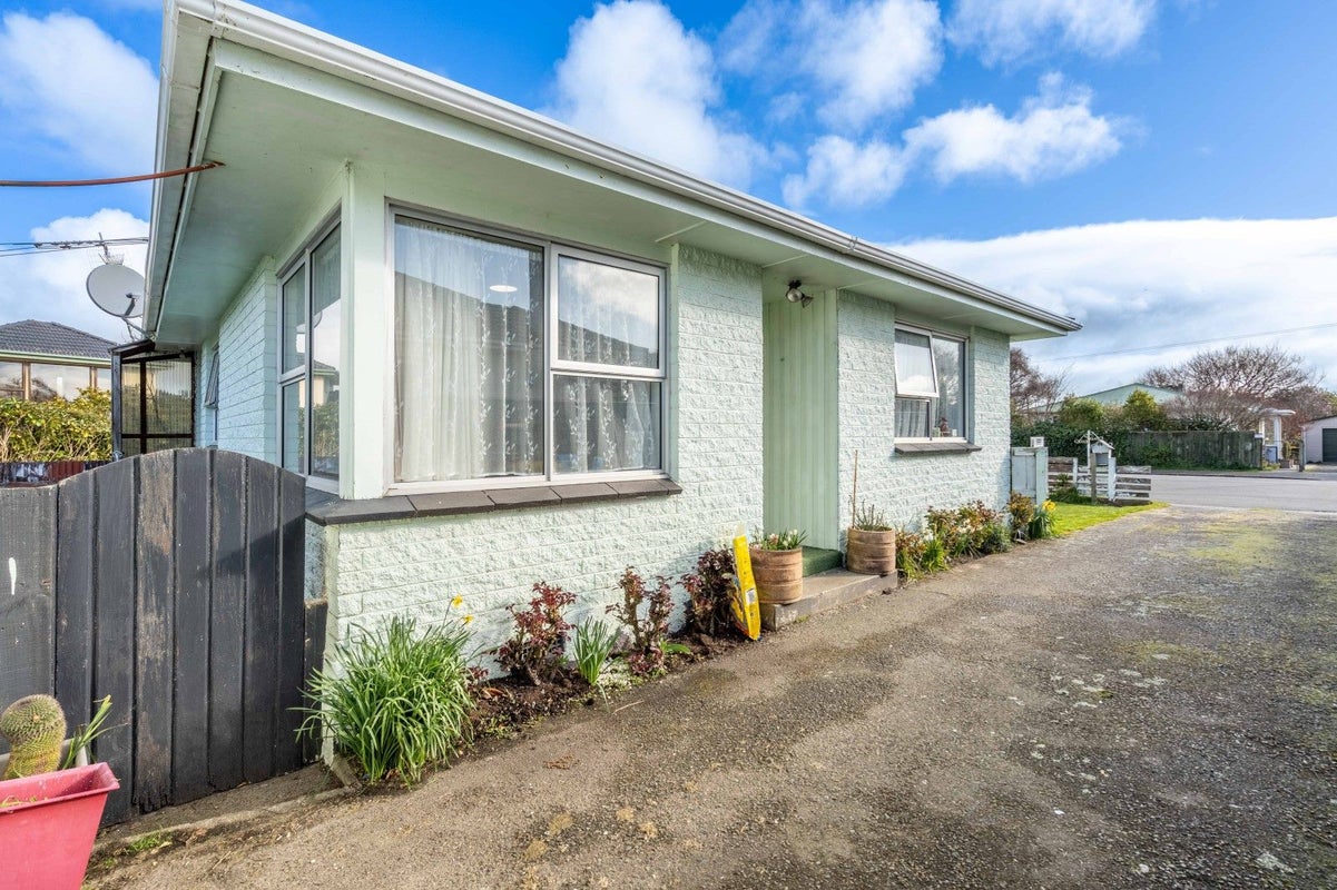 32 York Street, Strathern, Invercargill - Carousel 1