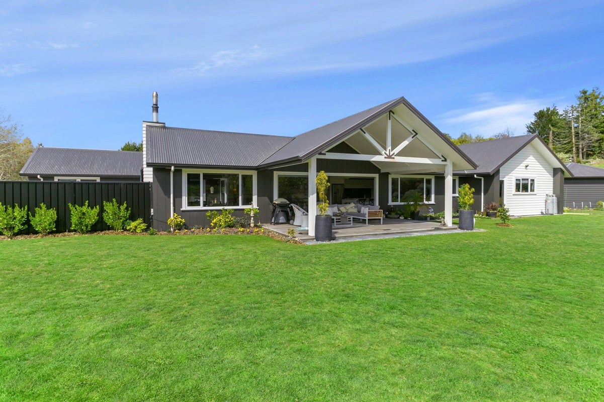 16 Ramsay Drive, Acacia Bay, Taupo - Carousel 1