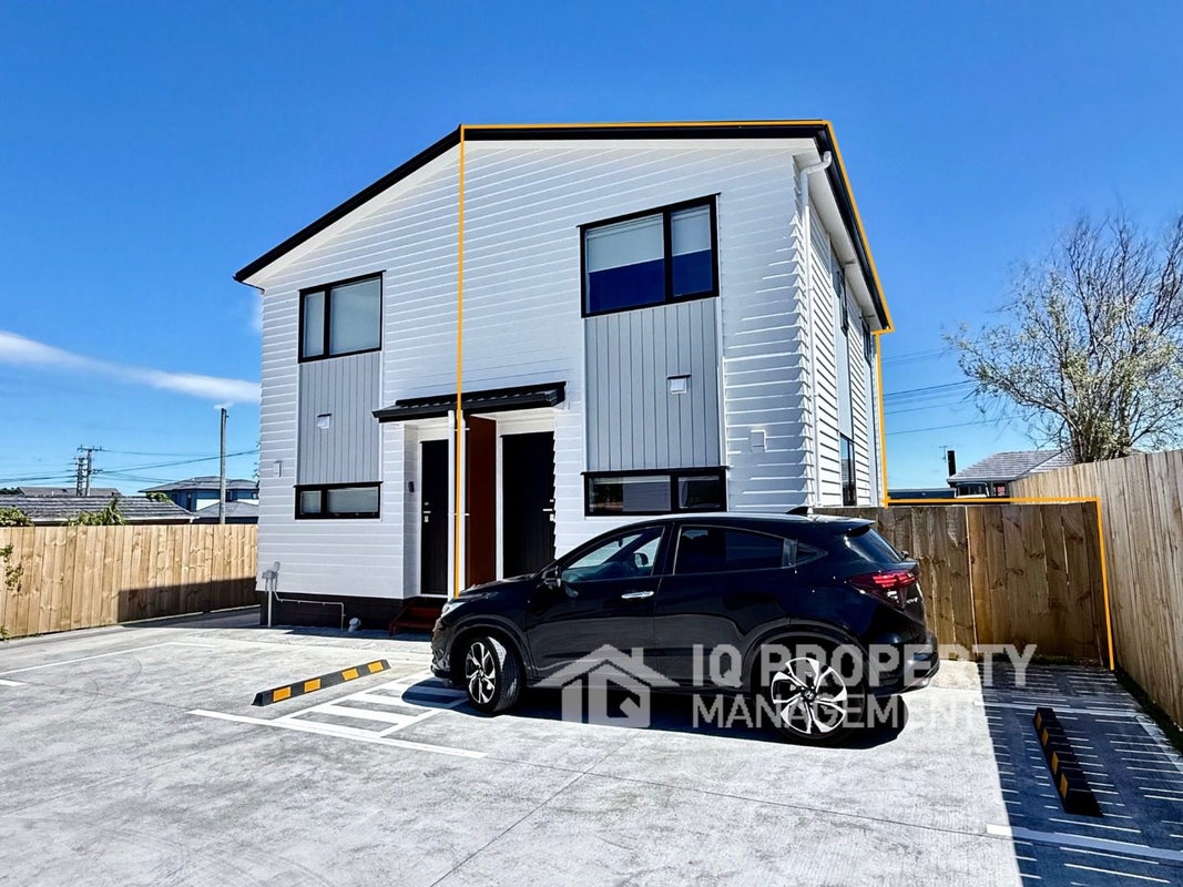 2/3 Royal View Road, Te Atatu South, Auckland - Carousel 1