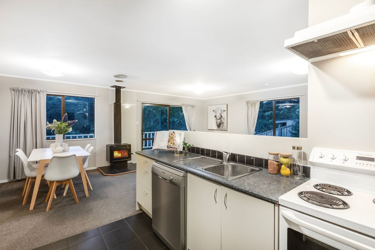 25 Postgate Drive, Whitby, Porirua - Carousel 2