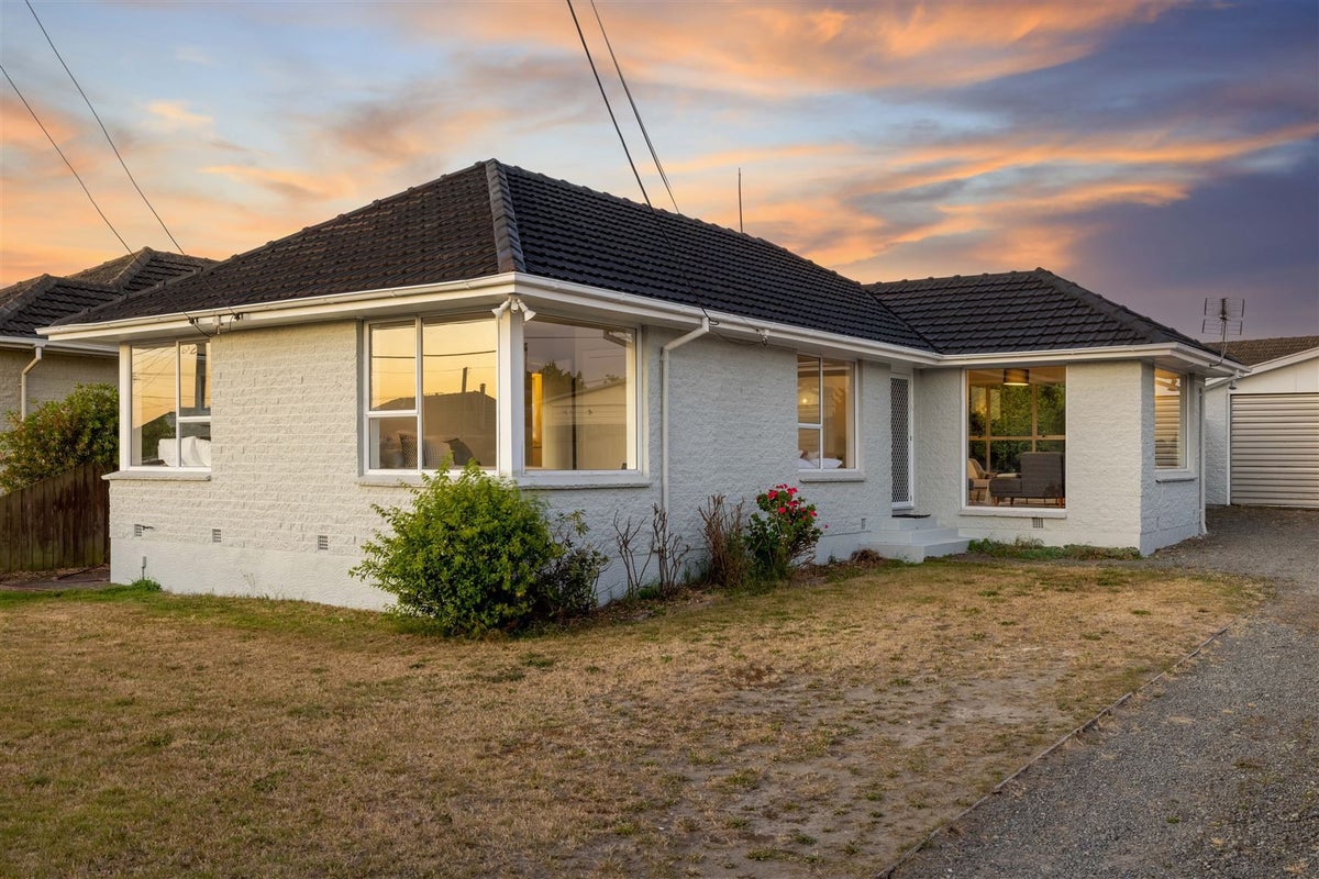 62 Sandown Crescent, Aranui, Christchurch - Carousel 1