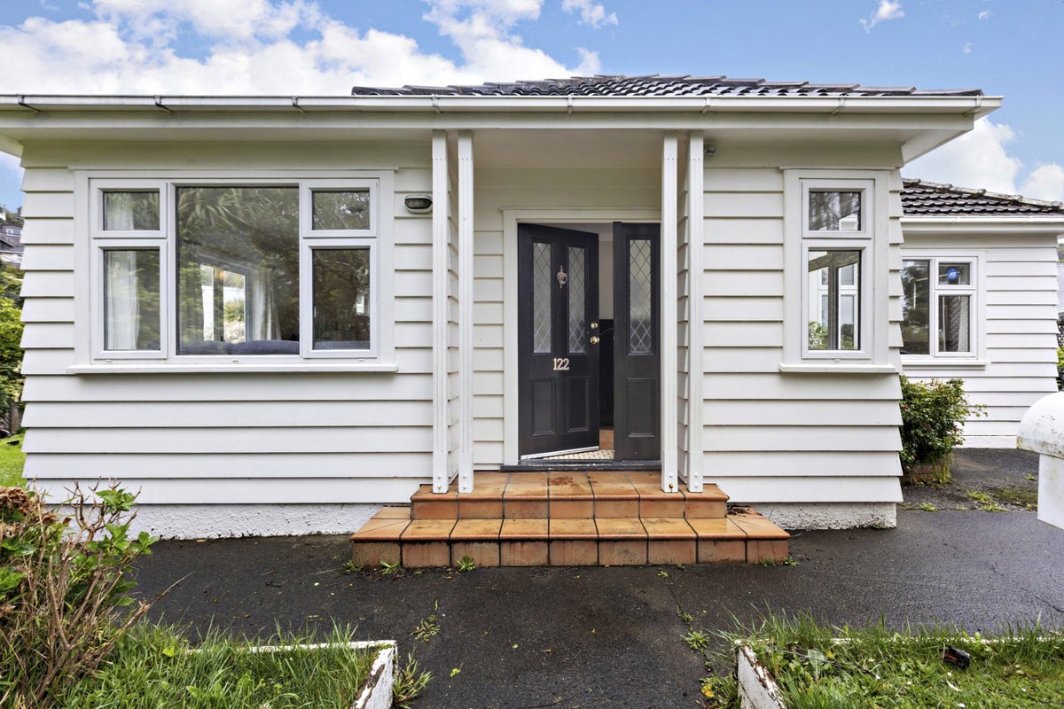 122 Donald Street, Karori, Wellington - Carousel 1