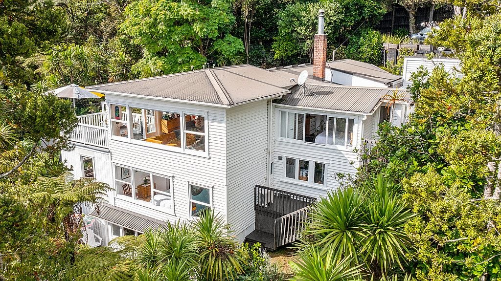391 Titirangi Road, Titirangi, Auckland - Carousel 2