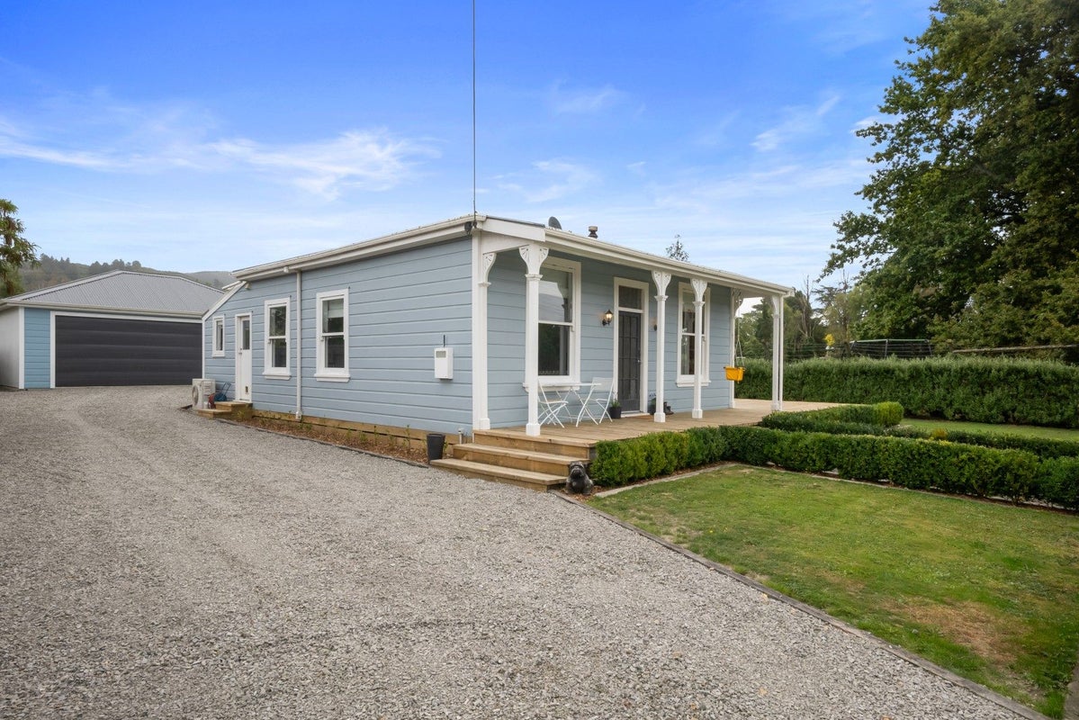 42 Flux Road, Mangaroa, Upper Hutt - Carousel 1
