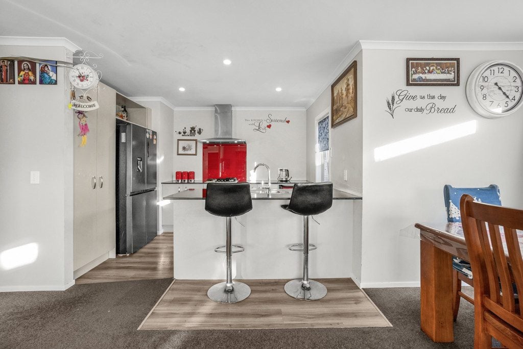 18 Brian Hughes Road, Wainuiomata, Lower Hutt - Carousel 16