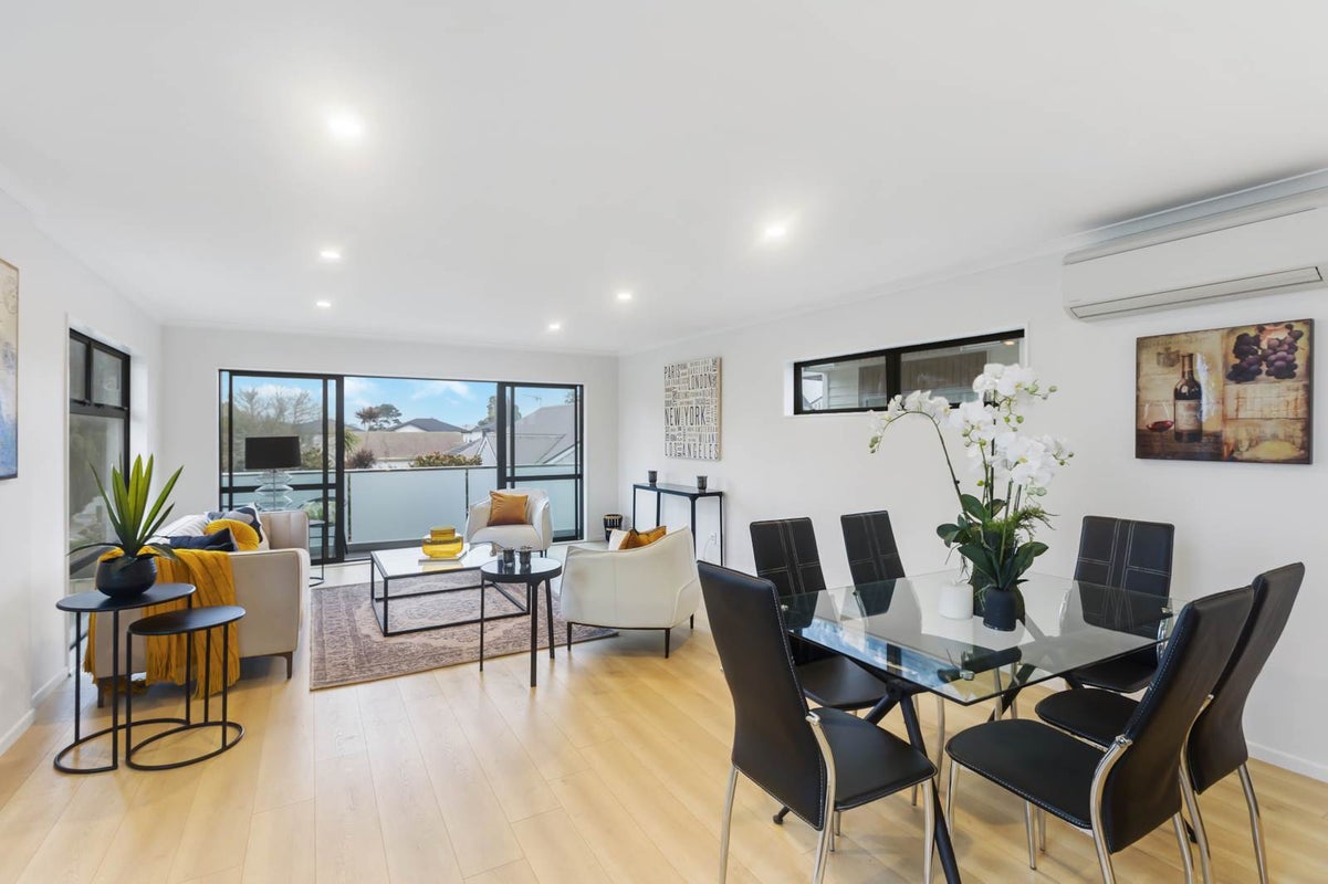 12A Ropata Avenue, Point England, Auckland - Carousel 2