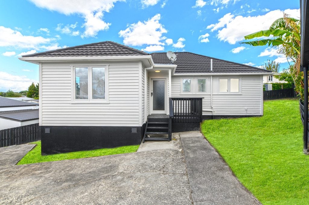 70D Lincoln Park Avenue, Massey, Auckland - Carousel 1
