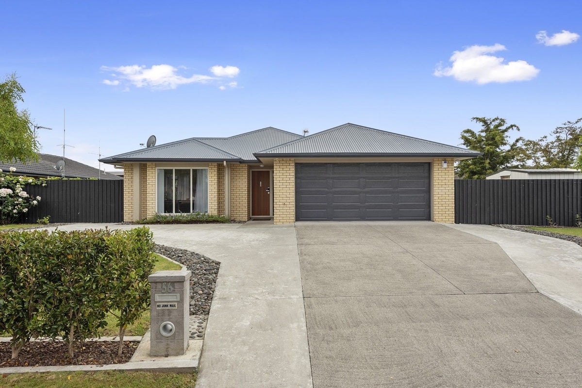 56 Barrington Drive, Huntington, Hamilton - Carousel 1