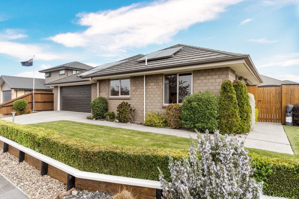 34 Euphrasie Drive, Aidanfield, Christchurch - Carousel 1